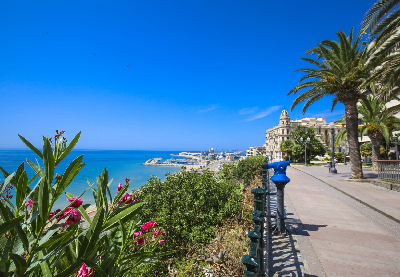 Apartment in Tarragona - ROYAL TARRACO HomeStay by Turismar